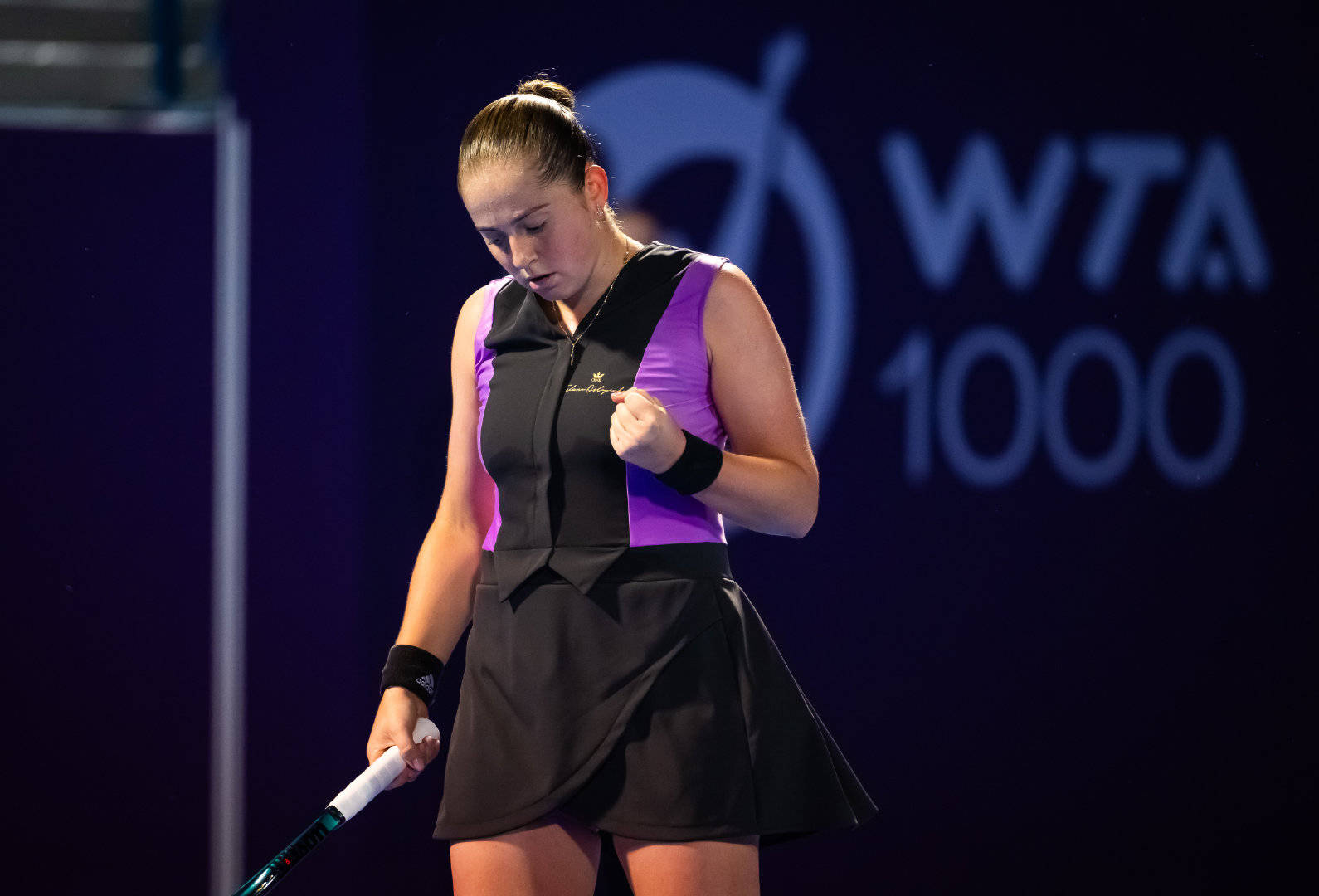 阿扎伦卡新星刷新纪录表现突出，巴塞罗那前途光明！